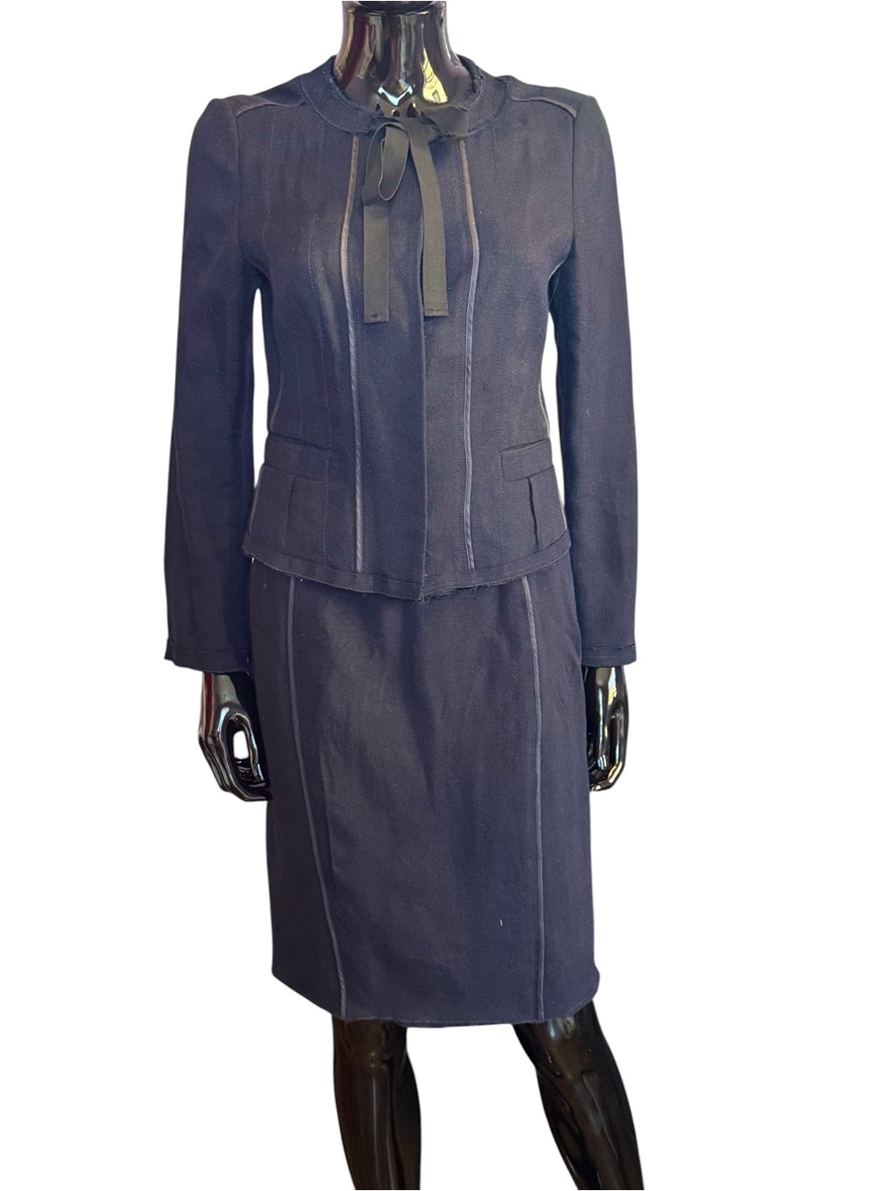 Prada Classic Navy Two-Piece Skirt Suit with Bow Neck tie size 40